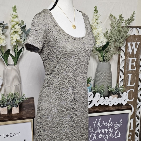 Tiana B. | Layered lace dress - NWT! - Picture 6 of 16